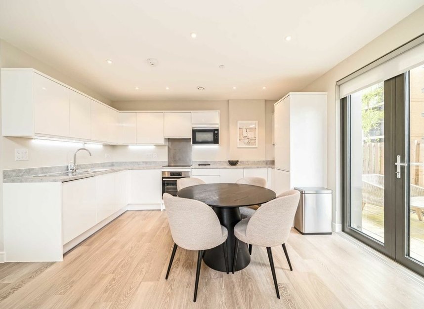 Properties let in Creek Lane - SW18 1SY view3