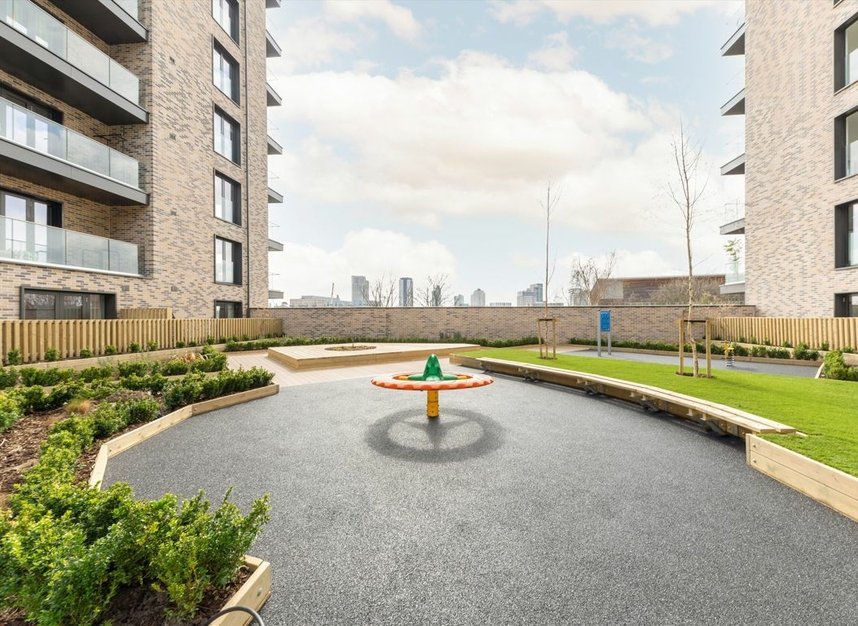 Properties let in Creek Lane - SW18 1SY view8