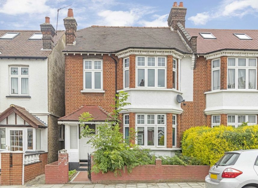 Properties let in Cricklade Avenue - SW2 3HE view1