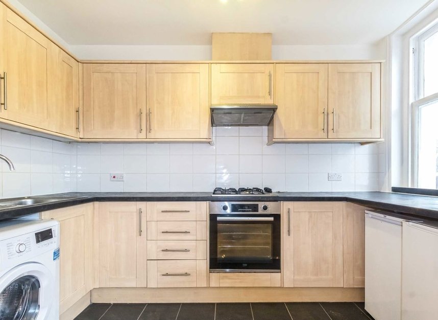 Properties to let in Cricklade Avenue - SW2 3HG view7