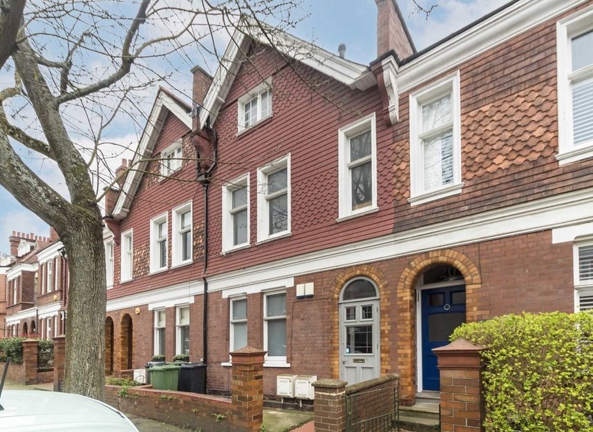 Properties to let in Cricklade Avenue - SW2 3HG view1