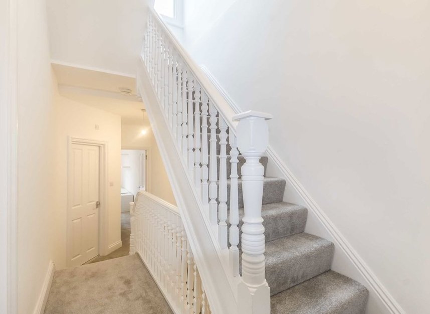 Properties to let in Cricklade Avenue - SW2 3HG view5