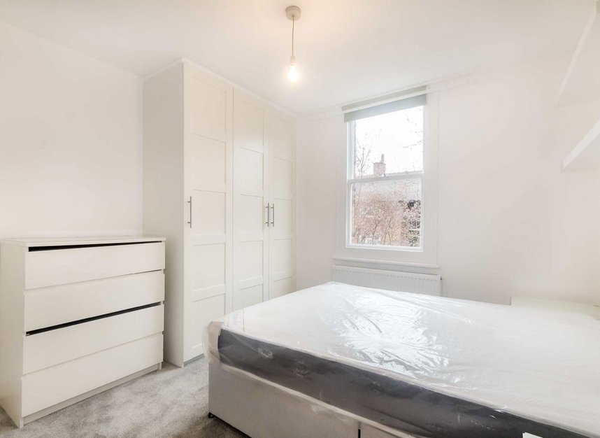 Properties to let in Cricklade Avenue - SW2 3HG view3