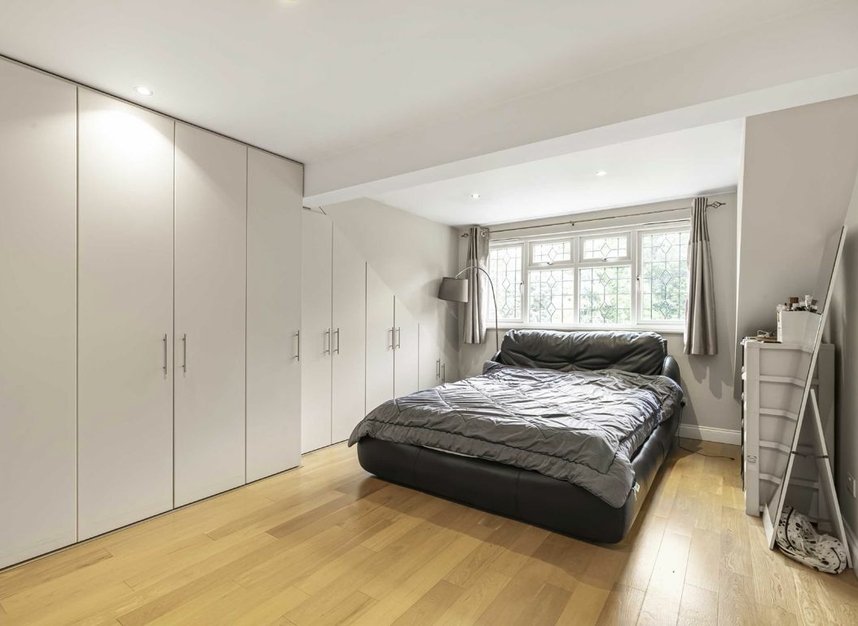 Properties let in Darby Crescent - TW16 5LA view9