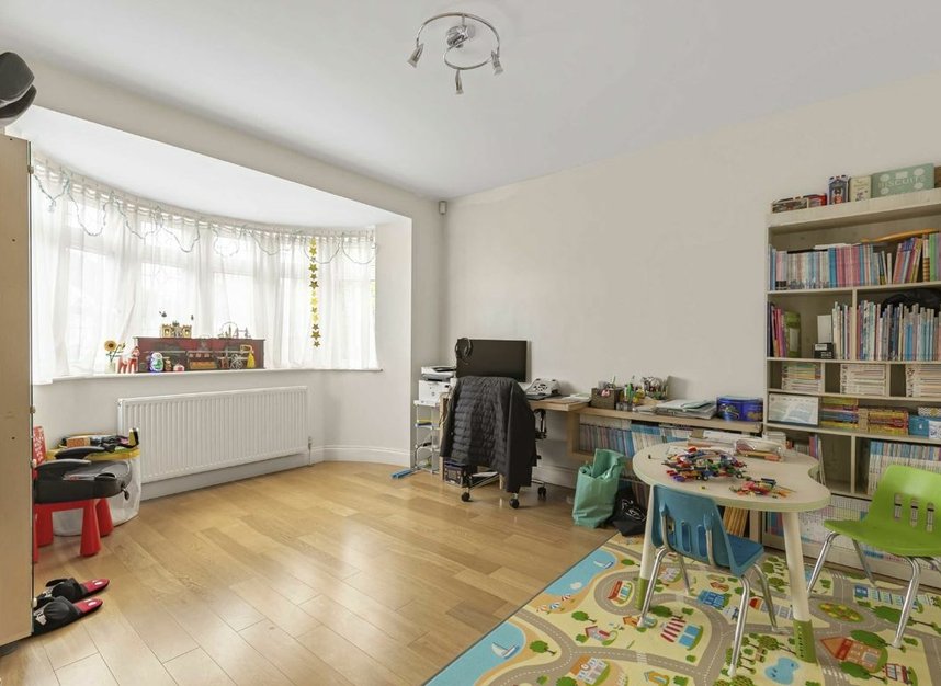 Properties let in Darby Crescent - TW16 5LA view7