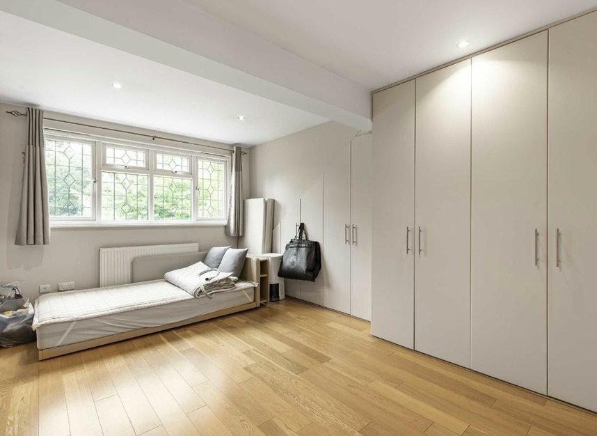 Properties let in Darby Crescent - TW16 5LA view8