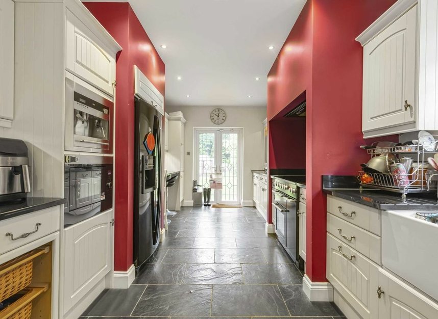 Properties let in Darby Crescent - TW16 5LA view3