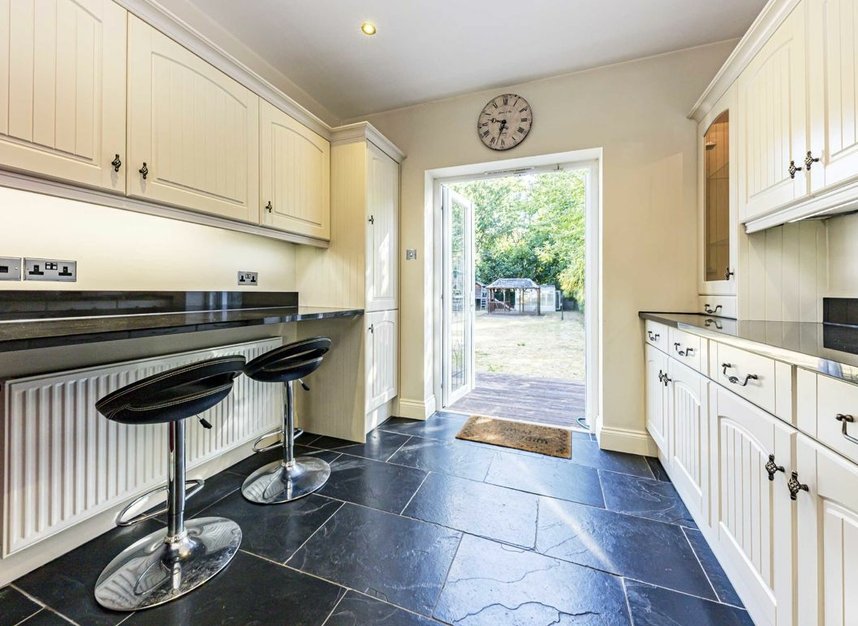 Properties let in Darby Crescent - TW16 5LA view4