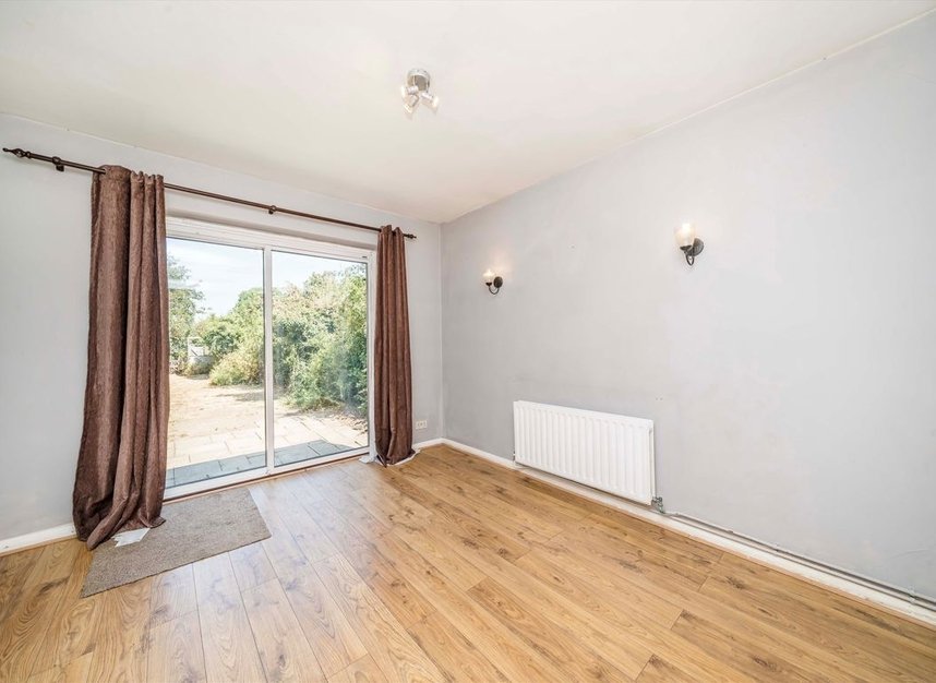 Properties to let in Denleigh Gardens - KT7 0YL view4