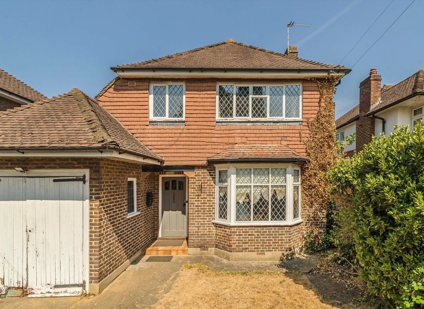 Properties to let in Denleigh Gardens - KT7 0YL view1