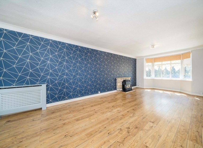 Properties to let in Denleigh Gardens - KT7 0YL view2