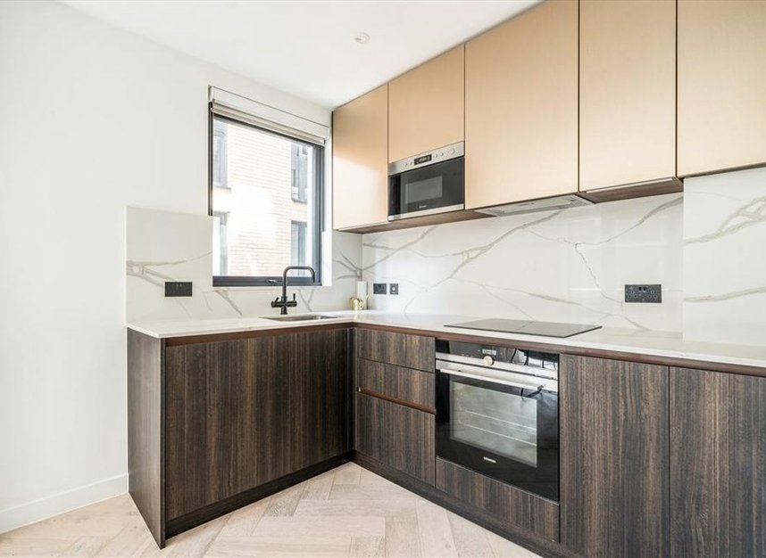 Properties let in Dock Street - E1 8QU view4