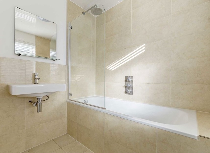 Properties to let in Douglas Road - KT1 3PT view7