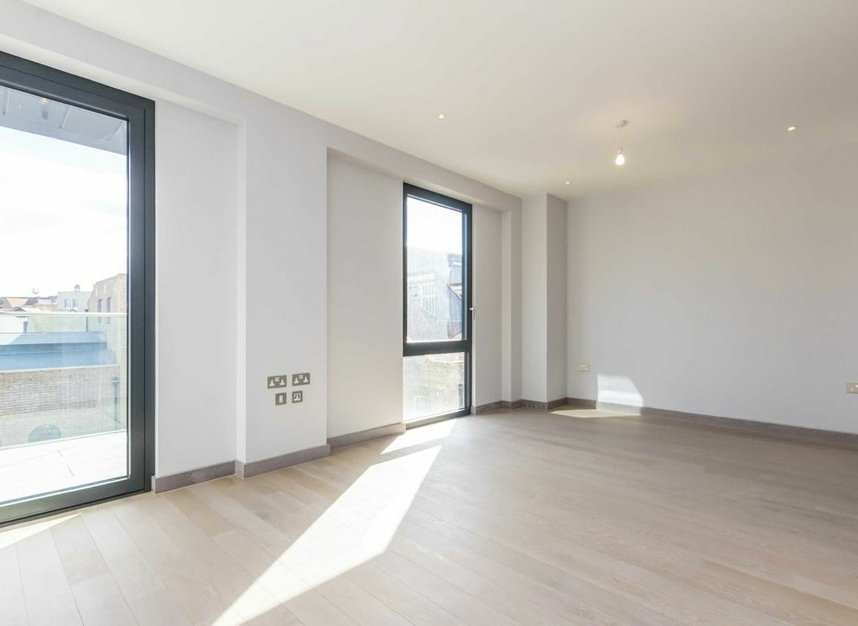 Properties let in Drapers Yard - SW18 1SF view2