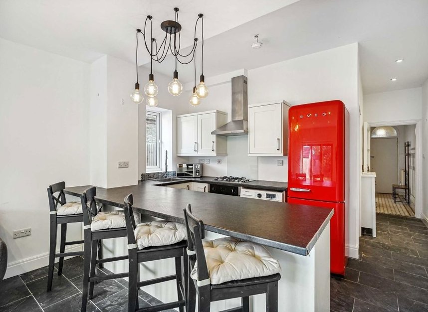 Properties to let in Drewstead Road - SW16 1LY view2