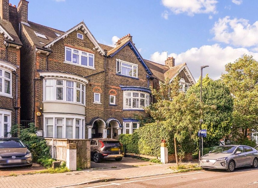 Properties to let in Drewstead Road - SW16 1LY view1