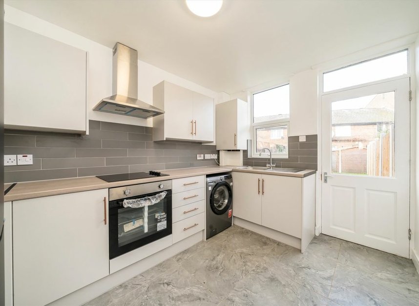 Properties let in Dublin Avenue - E8 4TP view4