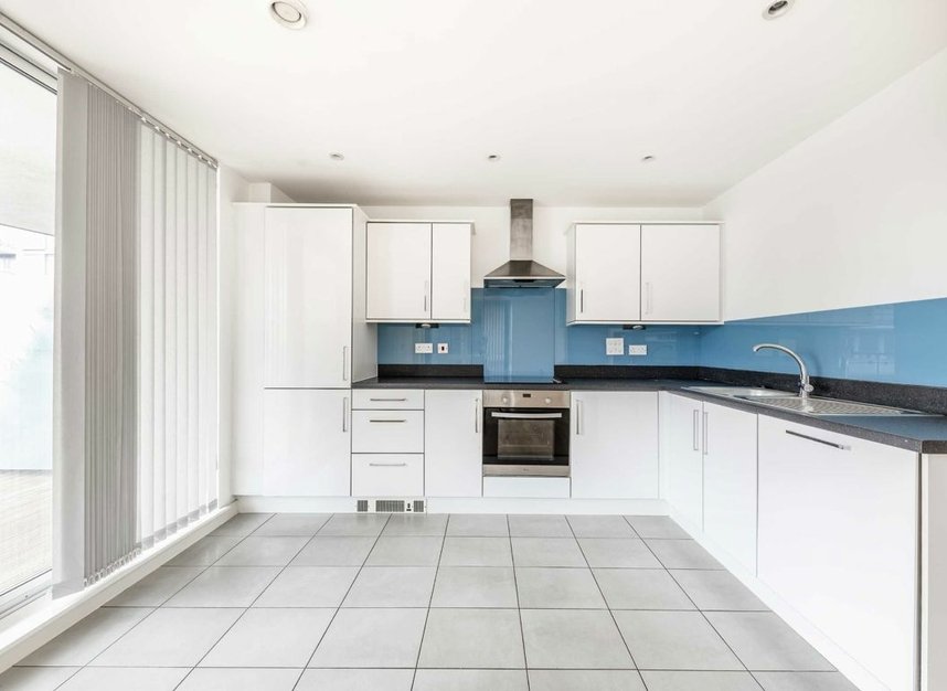 Properties to let in Ealing Road - TW8 0GB view3