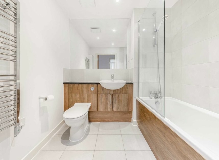 Properties to let in Ealing Road - TW8 0GB view5