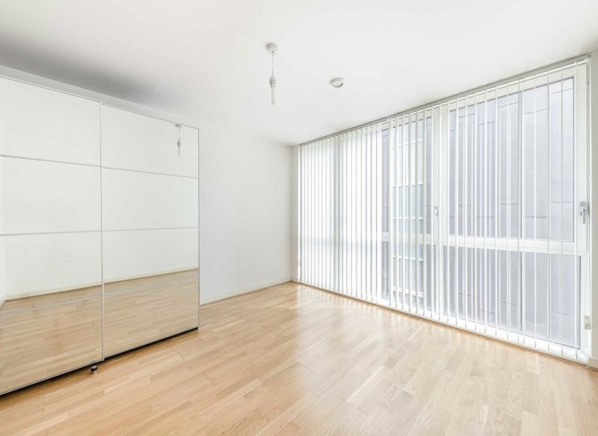 Properties to let in Ealing Road - TW8 0GB view4