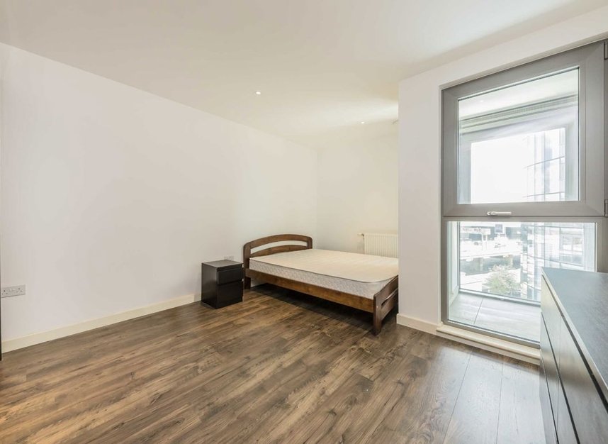 Properties to let in Ealing Road - TW8 0GN view4