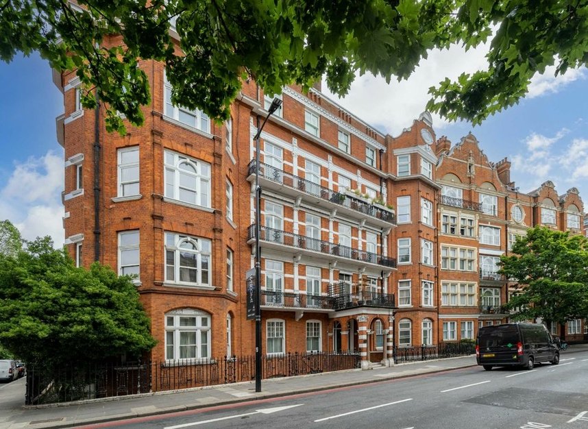 Flat to rent in Earls Court Road London SW5 Ref 203462 Dexters