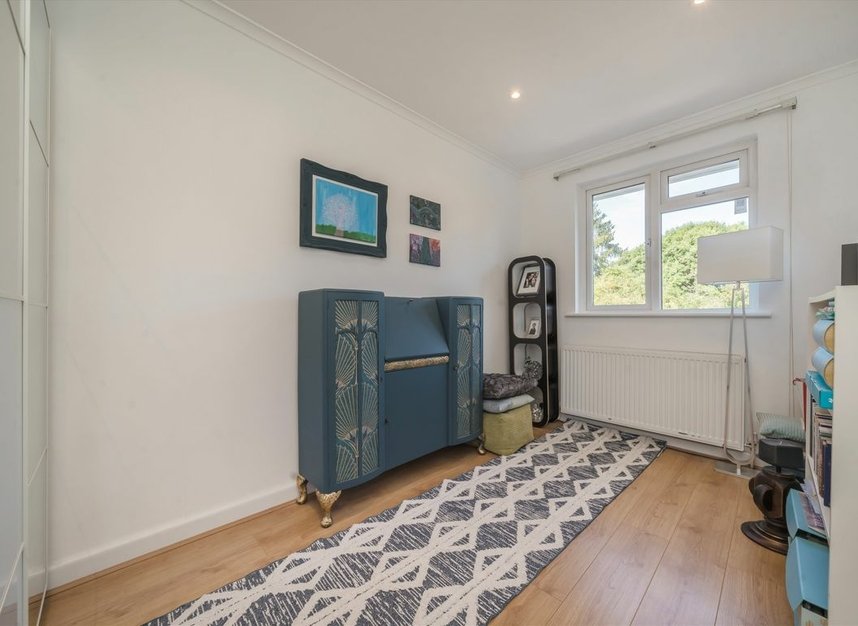 Properties let in Eaton Rise - W5 2ER view9
