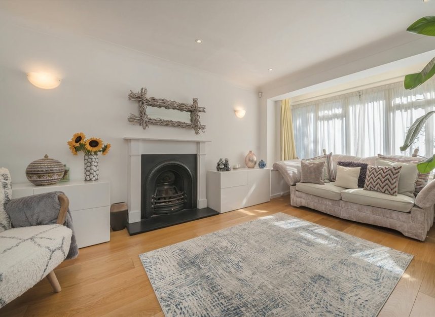 Properties let in Eaton Rise - W5 2ER view4