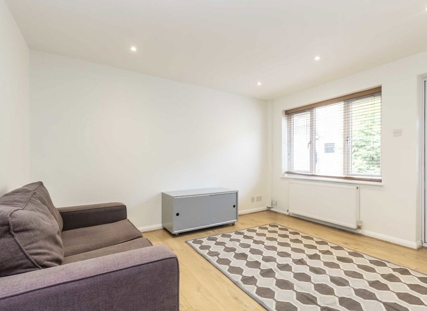 Properties let in Ebury Mews - SE27 9EP view2