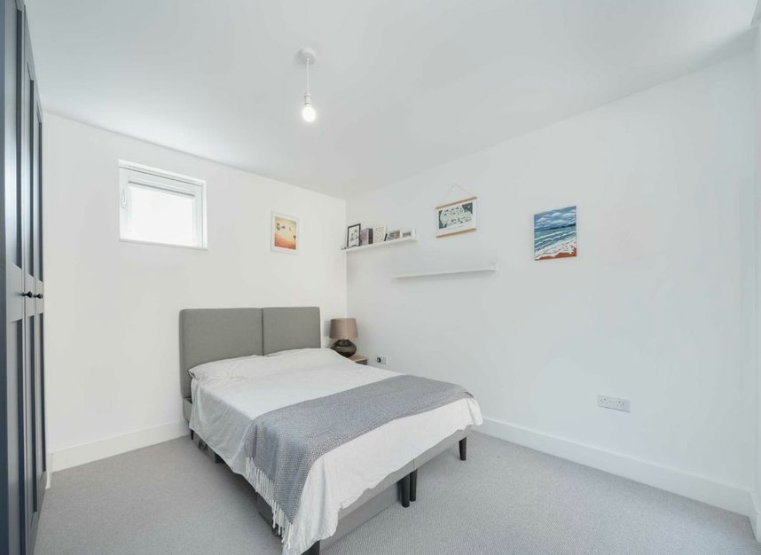 Properties to let in Edgewood Mews - N3 3EZ view3