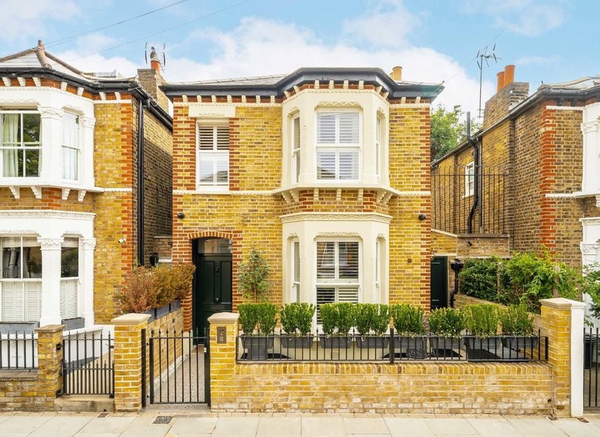 Properties to let in Edna Street - SW11 3DP view1