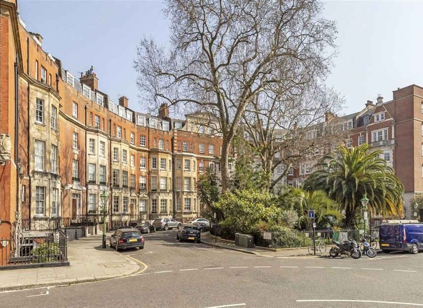 Properties to let in Egerton Place - SW3 2EF view1