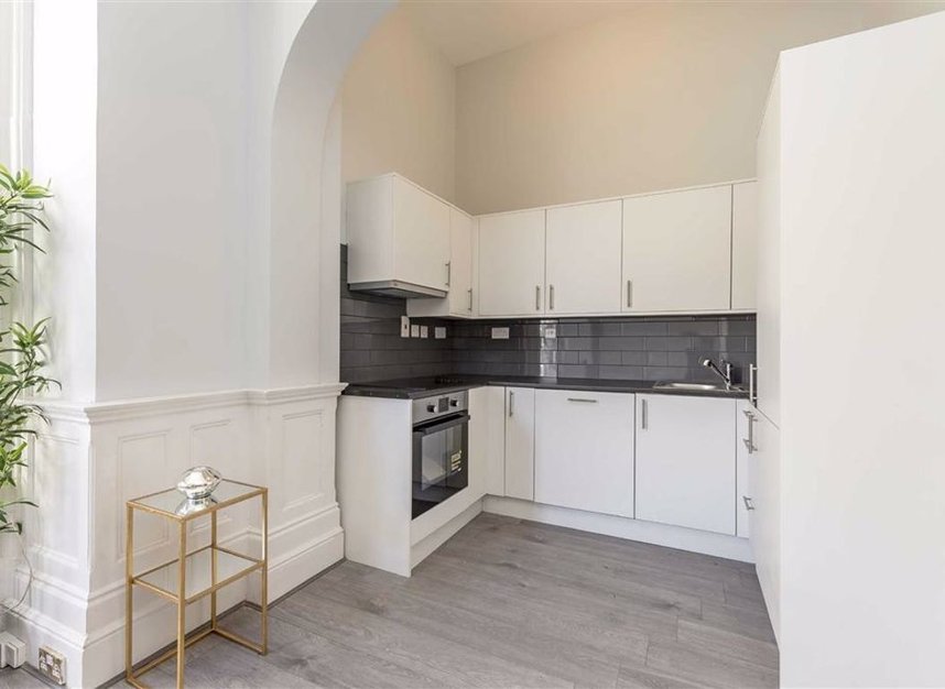 Properties to let in Egerton Place - SW3 2EF view4