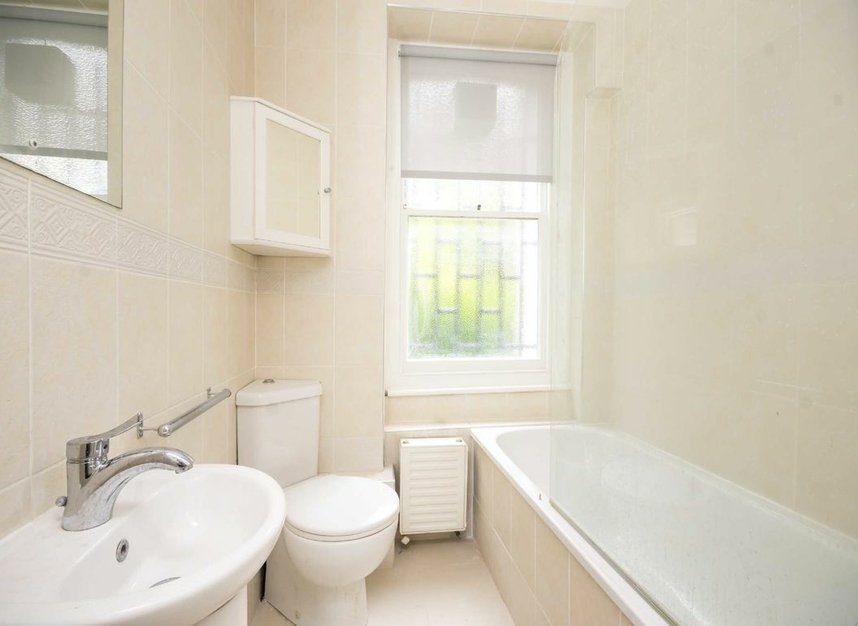 Properties let in Elgin Crescent - W11 2JN view6