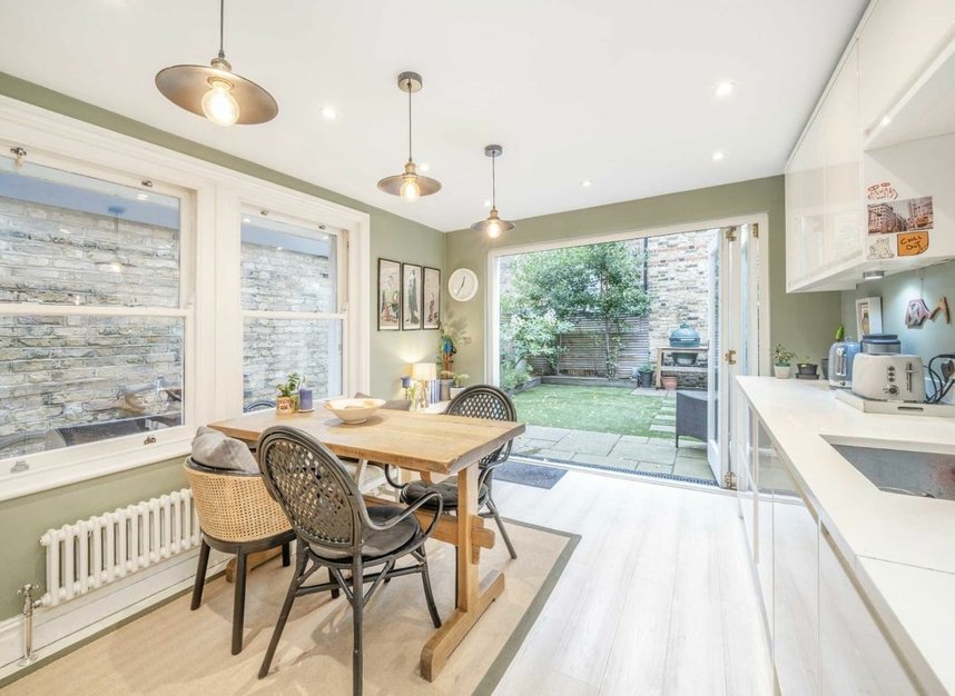 Properties let in Elm Park - SW2 2TY view3