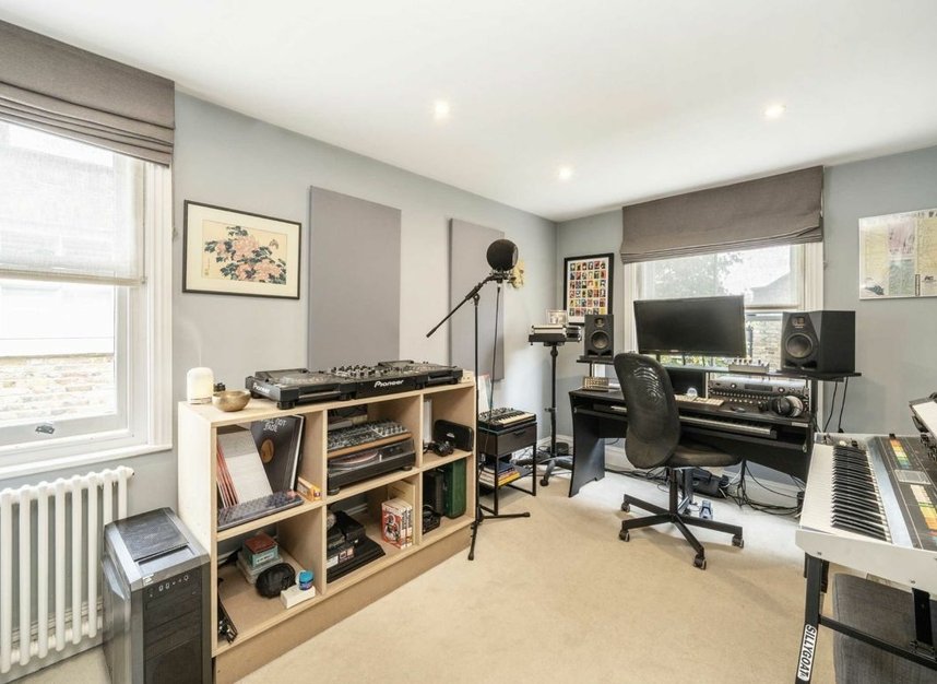 Properties let in Elm Park - SW2 2TY view9