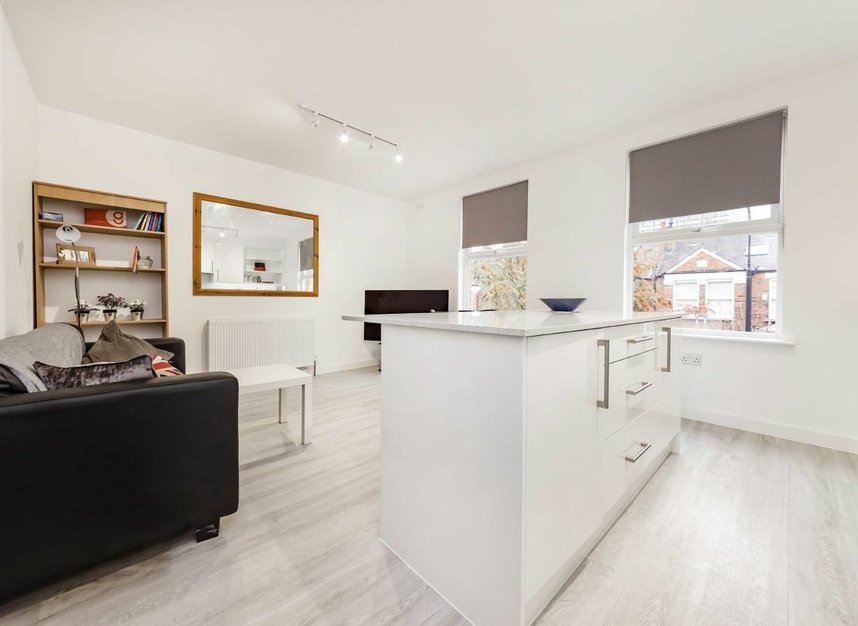 Properties to let in Elm Terrace - NW3 2LL view1