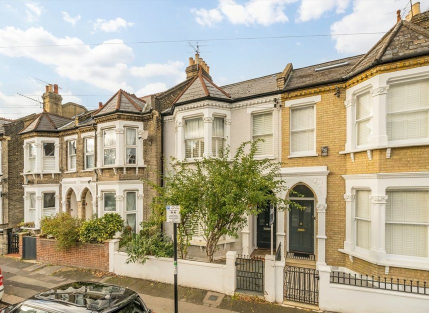 Properties to let in Elms Crescent - SW4 8QT view1