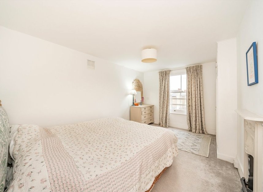 Properties to let in Elms Crescent - SW4 8QT view9