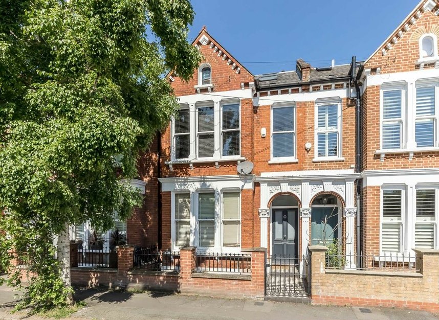 Properties to let in Elms Crescent - SW4 8QU view1