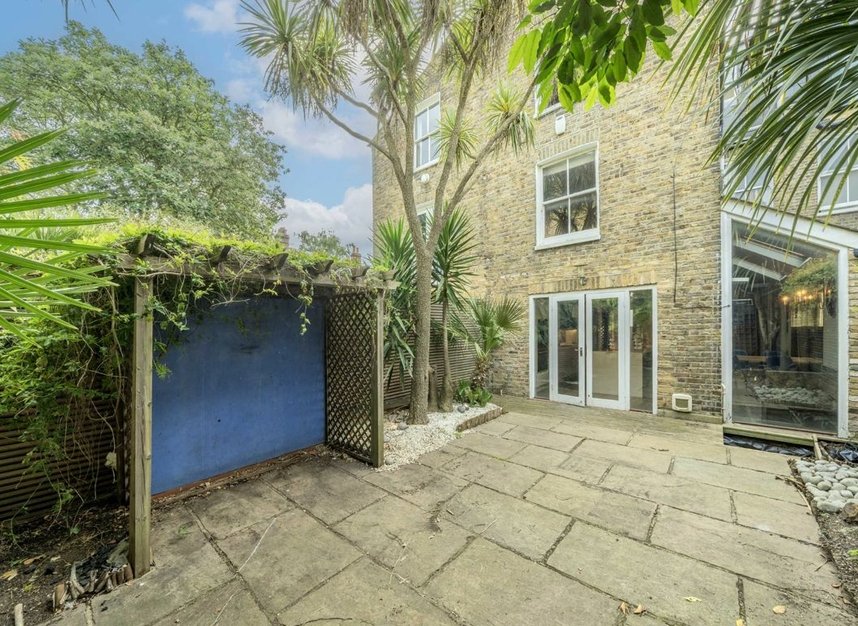 Properties to let in Elms Crescent - SW4 8QU view9
