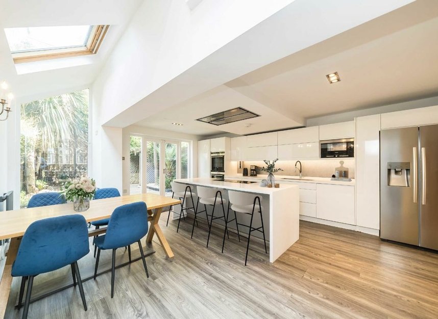 Properties to let in Elms Crescent - SW4 8QU view2