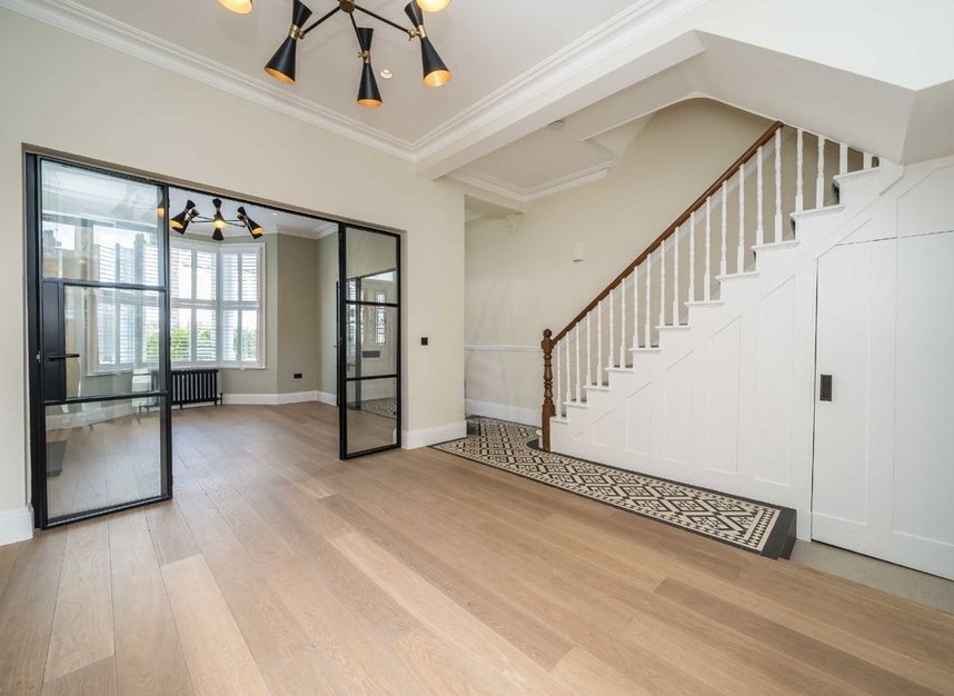Properties to let in Elms Crescent - SW4 8QF view6