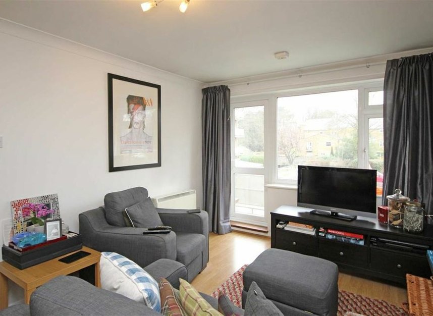 Properties let in Elton Close - KT1 4EE view2