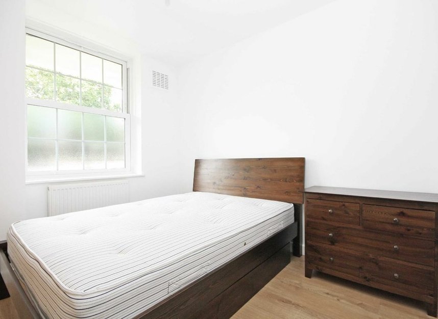 Properties let in Emlyn Gardens - W12 9UB view4