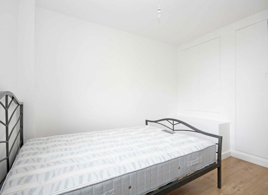 Properties let in Emlyn Gardens - W12 9UB view5