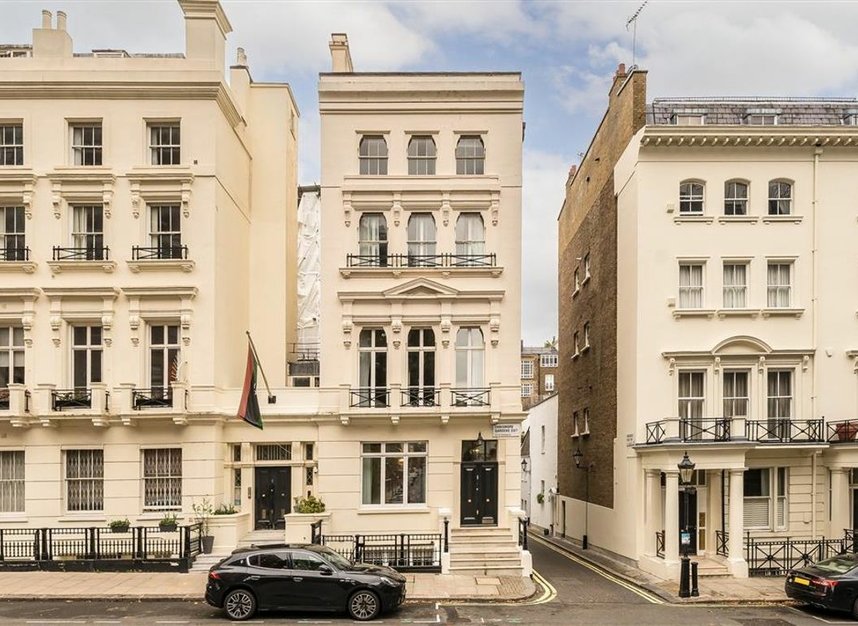 Properties to let in Ennismore Gardens - SW7 1NH view17