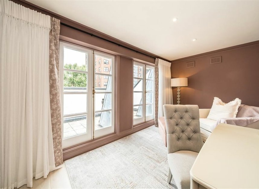 Properties to let in Ennismore Gardens - SW7 1NH view6