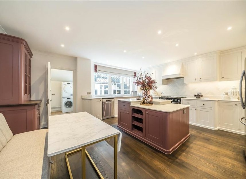 Properties to let in Ennismore Gardens - SW7 1NH view5
