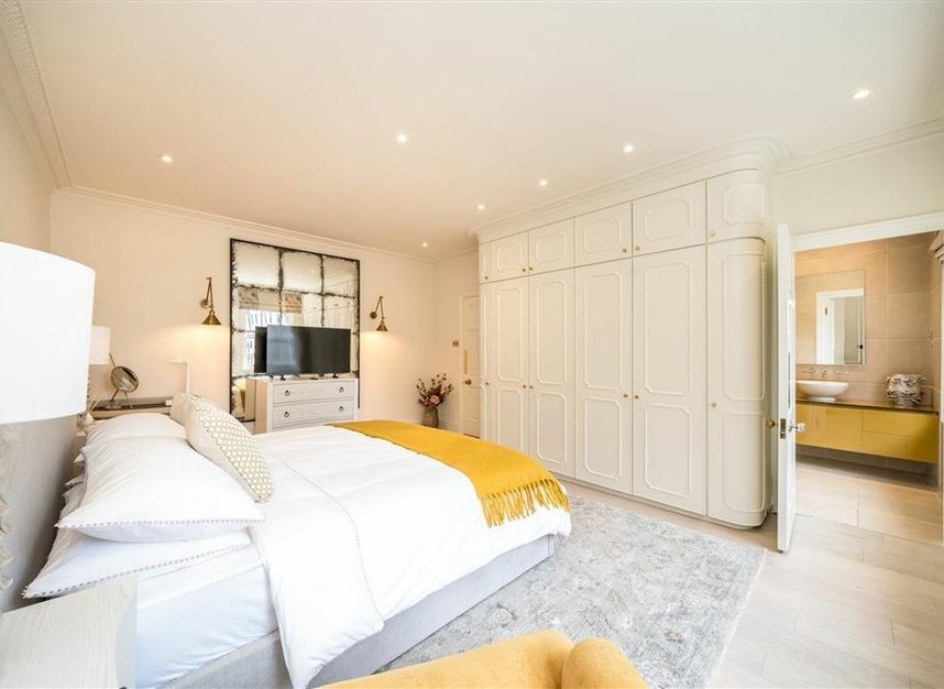 Properties to let in Ennismore Gardens - SW7 1NH view11